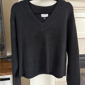 Universal Thread Black V-Neck Sweater